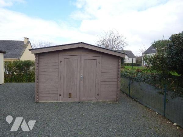 Pavillon construit en parpaings sous tuiles, comprenant :
Au rez-de-chaussée : séjour-salon, c...