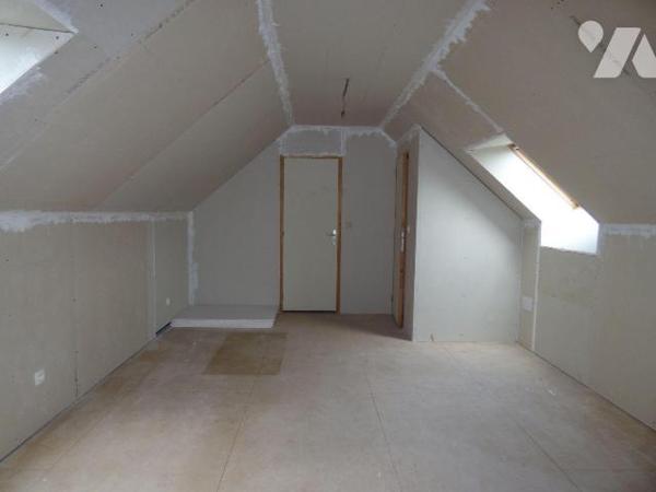 Pavillon construit en parpaings sous tuiles, comprenant :
Au rez-de-chaussée : séjour-salon, c...