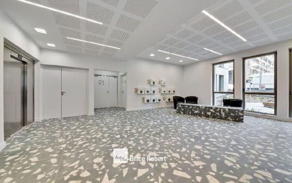 Bureaux à louer à Lyon 9 avec terrasse commune et parkings disponibles