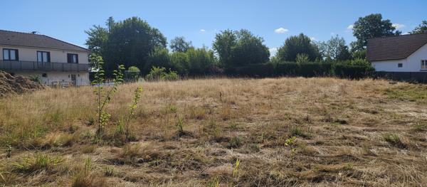 90400 Vezelois : Terrain à batir de 1316 m2