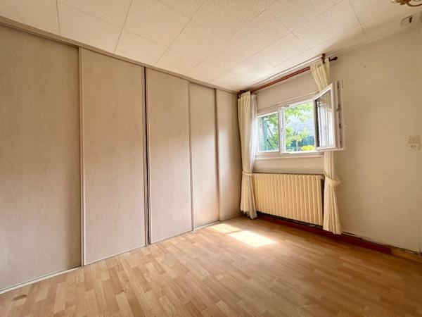 Montlhéry (91310) MONTLHERY - MAISON INDIVIDUELLE DE PLAIN PIED - F4 - 105 M2 AU SOL - JARDIN 1140 M2