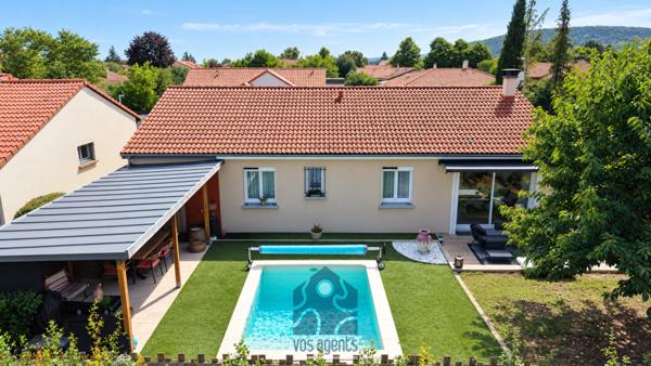 Maison individuelle de plain-pied 4 pièces avec piscine, terrasses, garage et jardin