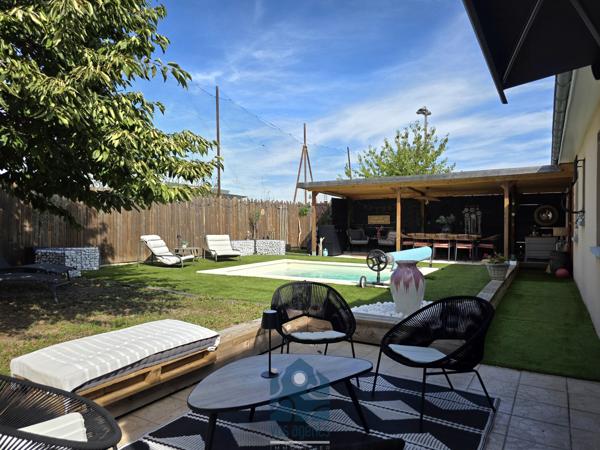 Maison individuelle de plain-pied 4 pièces avec piscine, terrasses, garage et jardin