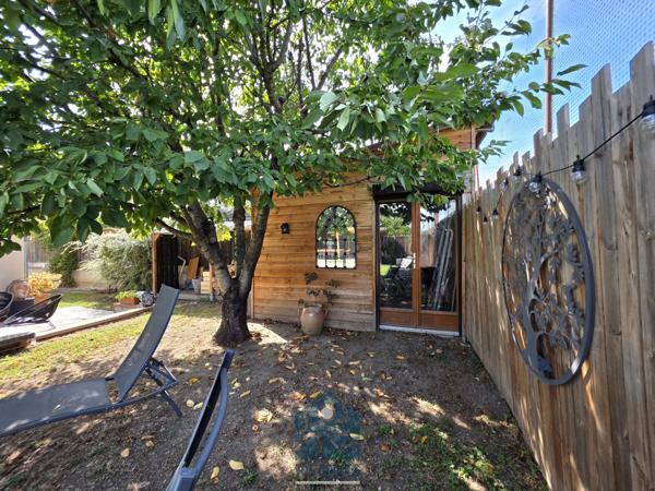 Maison individuelle de plain-pied 4 pièces avec piscine, terrasses, garage et jardin