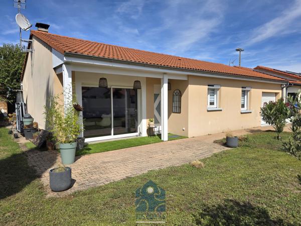 Maison individuelle de plain-pied 4 pièces avec piscine, terrasses, garage et jardin