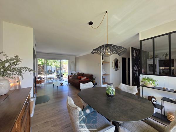 Maison individuelle de plain-pied 4 pièces avec piscine, terrasses, garage et jardin