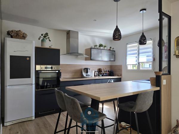 Maison individuelle de plain-pied 4 pièces avec piscine, terrasses, garage et jardin