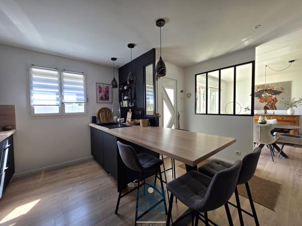 Maison individuelle de plain-pied 4 pièces avec piscine, terrasses, garage et jardin