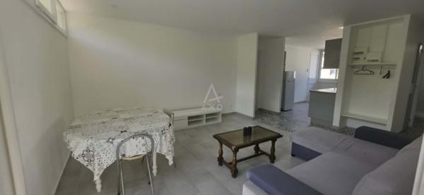 Albertville (73200)  Appartement T3 traversant entièrement rénové avec balcon, loggia et vue dégagée sur Conflans