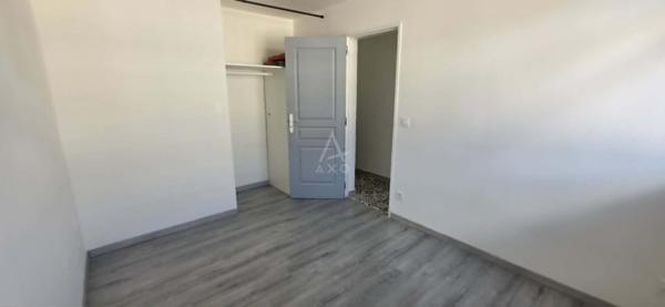 Albertville (73200)  Appartement T3 traversant entièrement rénové avec balcon, loggia et vue dégagée sur Conflans
