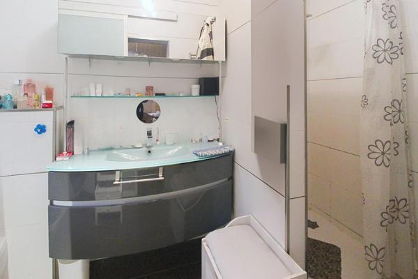 MAISON  D'ARCHITECTE AVEC PISCINE SEMI COUVERTE