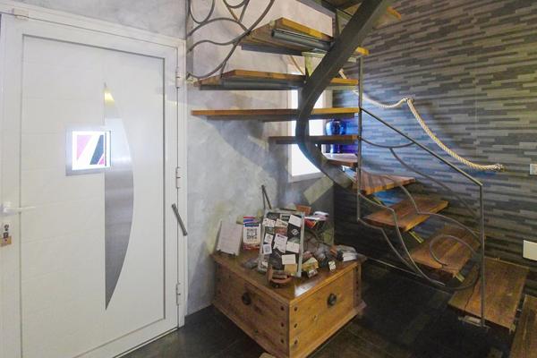 MAISON  D'ARCHITECTE AVEC PISCINE SEMI COUVERTE