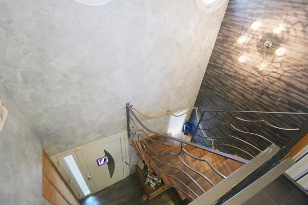 MAISON  D'ARCHITECTE AVEC PISCINE SEMI COUVERTE