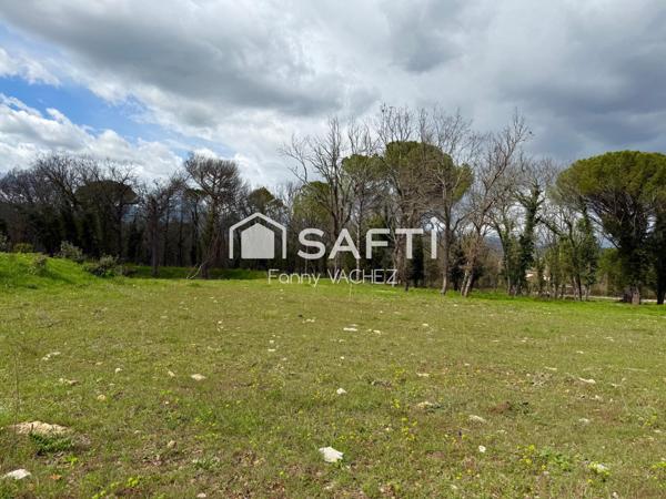 Terrain à bâtir 1682m2 à TOURRETTES (83440)