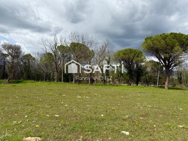 Terrain à bâtir 1682m2 à TOURRETTES (83440)