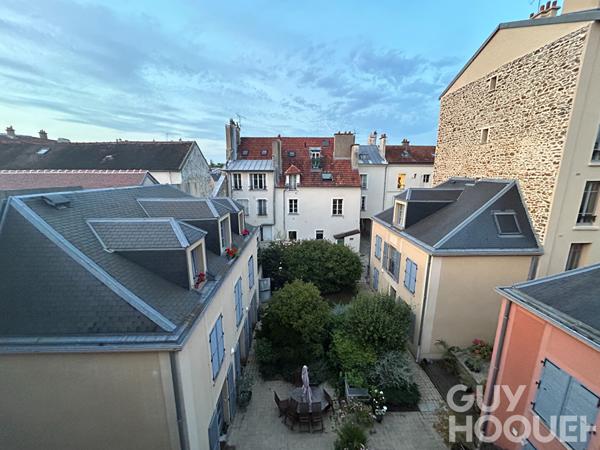 Versailles Chantiers - Dernier étage sous les toits, 56 m² Carrez / 75 m² au sol
