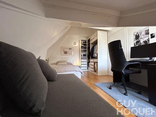 Versailles Chantiers - Dernier étage sous les toits, 56 m² Carrez / 75 m² au sol