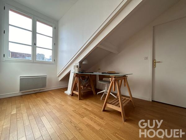 Versailles Chantiers - Dernier étage sous les toits, 56 m² Carrez / 75 m² au sol