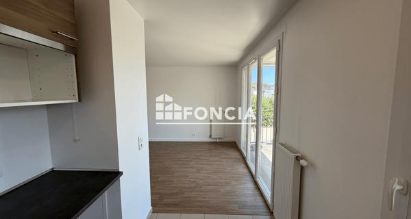 Location Appartement 2 pièces 46.56 m² - Corbeil-essonnes 91100
