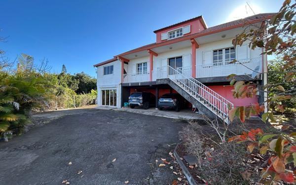 Maison à vendre    10 pièces •  Le Tampon