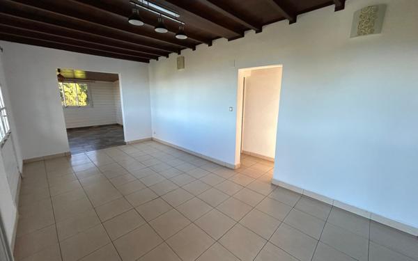 Maison à vendre    10 pièces •  Le Tampon