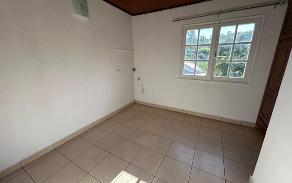 Maison à vendre    10 pièces •  Le Tampon