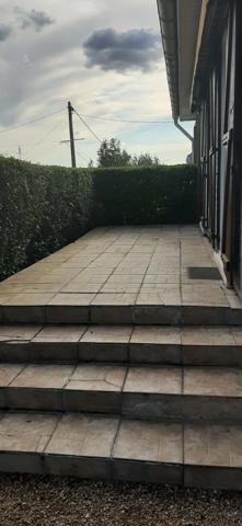 RARE MAISON DE PLAIN PIED DANS UN JOLI QUARTIER RÉSIDENTIEL PAISIBLE