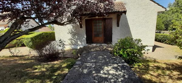 RARE MAISON DE PLAIN PIED DANS UN JOLI QUARTIER RÉSIDENTIEL PAISIBLE