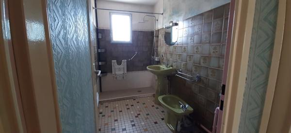RARE MAISON DE PLAIN PIED DANS UN JOLI QUARTIER RÉSIDENTIEL PAISIBLE