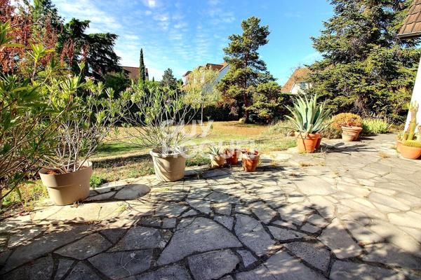 Croissy-sur-Seine, Maison de famille au calme, jardin plein sud sans vis-à-vis (800 m²)