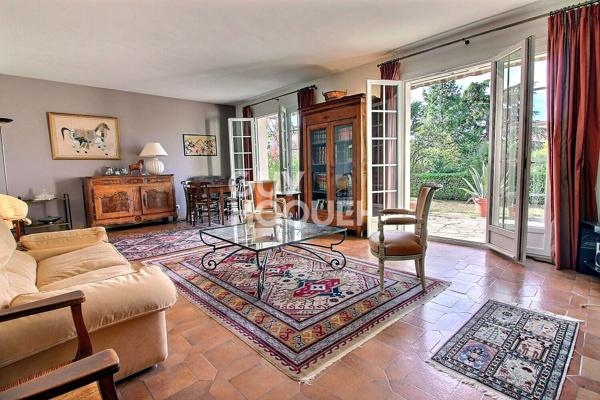 Croissy-sur-Seine, Maison de famille au calme, jardin plein sud sans vis-à-vis (800 m²)