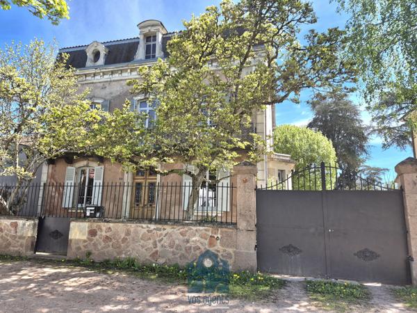 Maison 9 pièce(s) 5 chambre(s) 240 m²