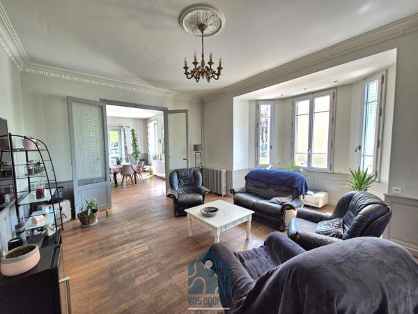 Maison 9 pièce(s) 5 chambre(s) 240 m²