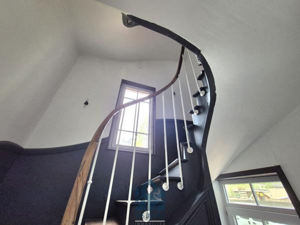 Maison 9 pièce(s) 5 chambre(s) 240 m²