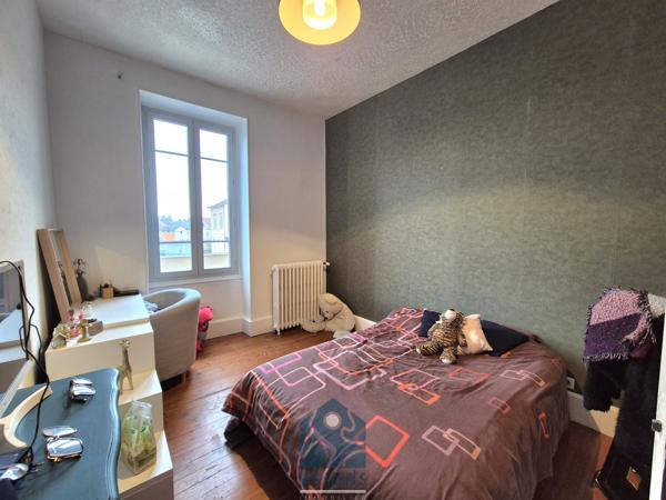 Maison 9 pièce(s) 5 chambre(s) 240 m²