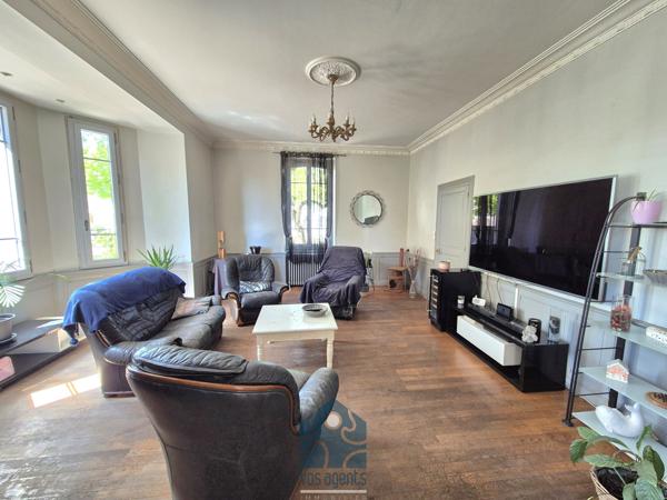 Maison 9 pièce(s) 5 chambre(s) 240 m²