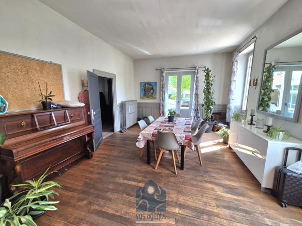 Maison 9 pièce(s) 5 chambre(s) 240 m²
