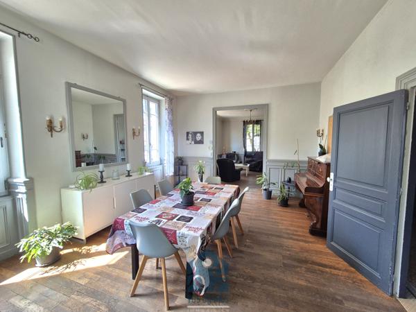 Maison 9 pièce(s) 5 chambre(s) 240 m²