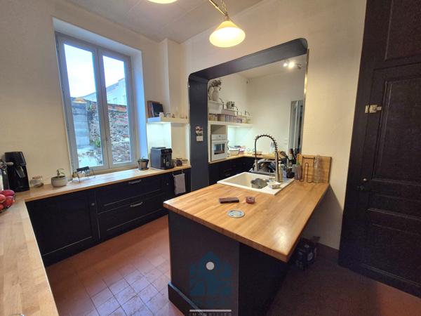 Maison 9 pièce(s) 5 chambre(s) 240 m²