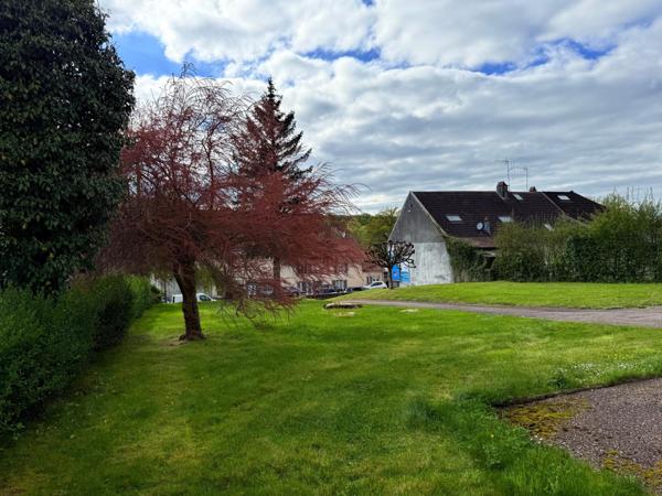 Maison de 131 m2 sur sous-sol, 4 ch, terrain de 2000 m2.