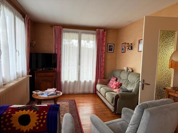 Maison de 131 m2 sur sous-sol, 4 ch, terrain de 2000 m2.