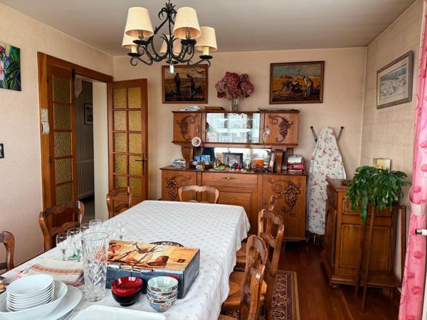 Maison de 131 m2 sur sous-sol, 4 ch, terrain de 2000 m2.