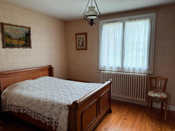 Maison de 131 m2 sur sous-sol, 4 ch, terrain de 2000 m2.