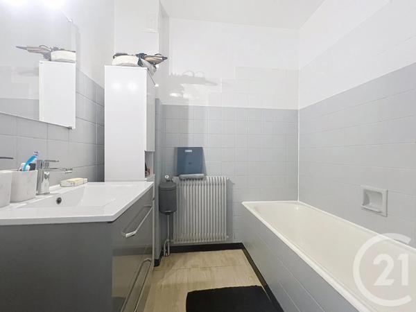 Appartement F3 à vendre  3 pièces - 63 m 2   BELFORT  - 90