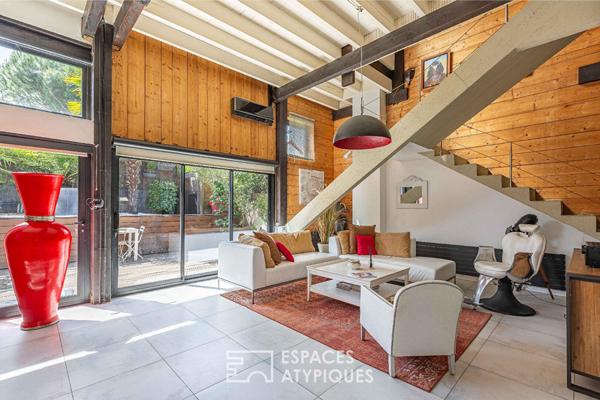 Maison d’architecte à ossature bois avec extérieur et garage