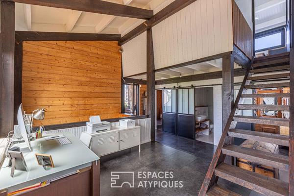 Maison d’architecte à ossature bois avec extérieur et garage