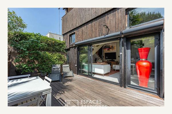 Maison d’architecte à ossature bois avec extérieur et garage