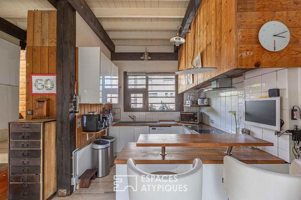 Maison d’architecte à ossature bois avec extérieur et garage