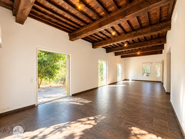 EXCEPTIONNEL MAS DE CARACTÈRE – ANCIEN CHAI – 425 M² HABITABLES – 1 257 M² DE TERRAIN – AUX PORTES DE PERPIGNA