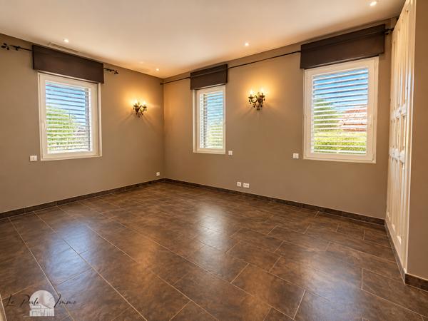 EXCEPTIONNEL MAS DE CARACTÈRE – ANCIEN CHAI – 425 M² HABITABLES – 1 257 M² DE TERRAIN – AUX PORTES DE PERPIGNA